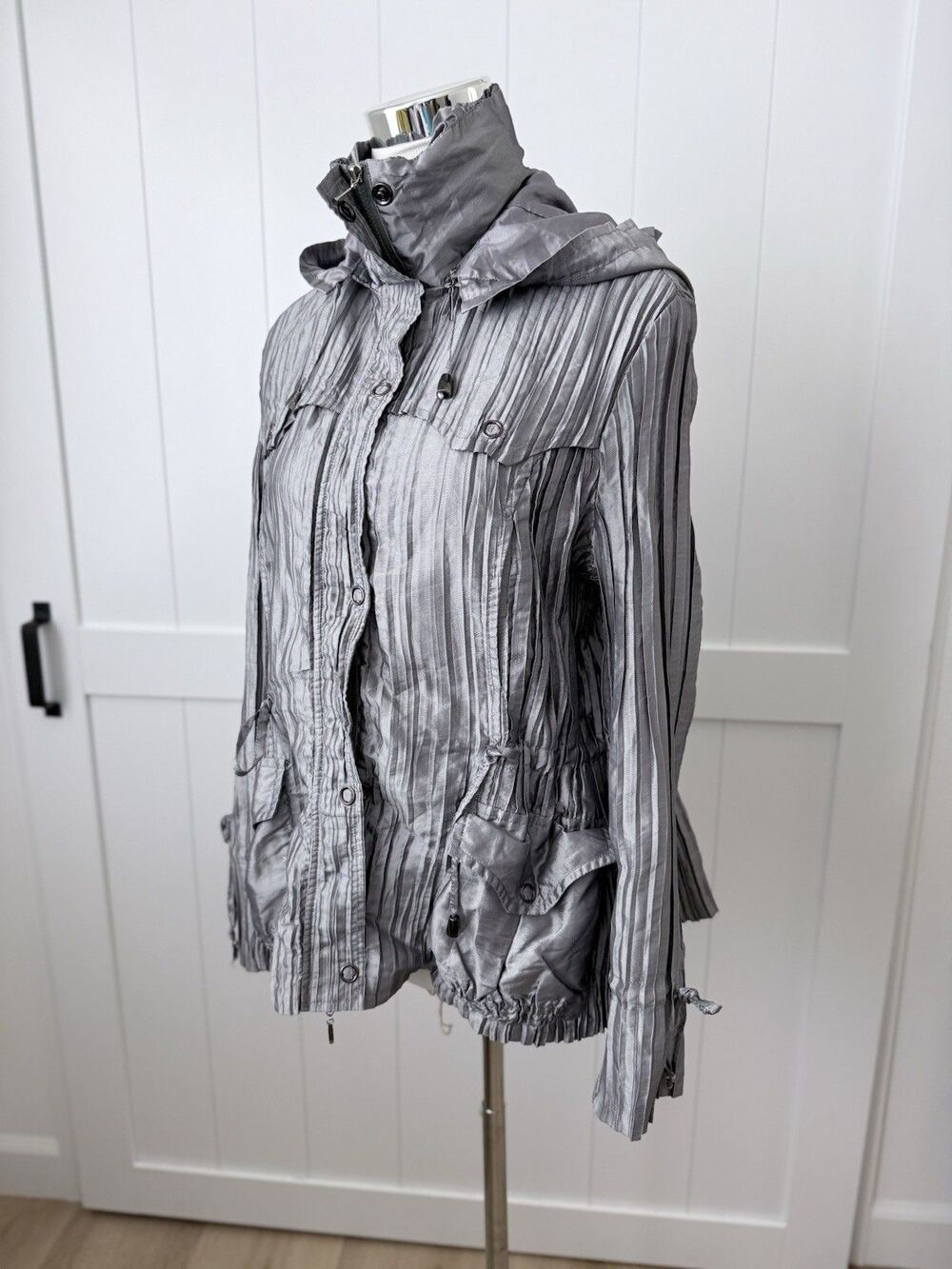 VTG Y2K LINDI Aria Pleated Utility Jacket Sz M Silver Hooded Lagenlook Gorpcore